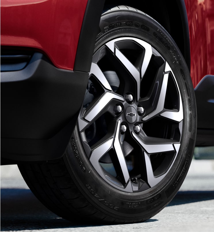 Vista en detalle de las nuevas llantas de alineación de 17 pulgadas de la Chevrolet Montana 2026.