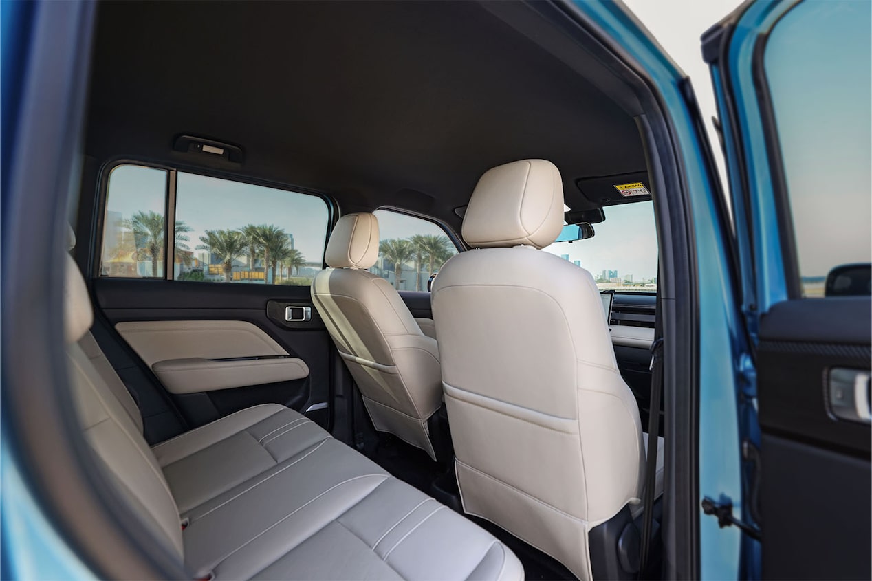 Interior trasero color Beige del Chevrolet Spark EUV destacando amplio espacio.